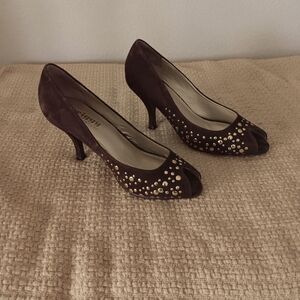 Twiggy London Brown Suede peep toe gold studs. High heels 7 M. READ